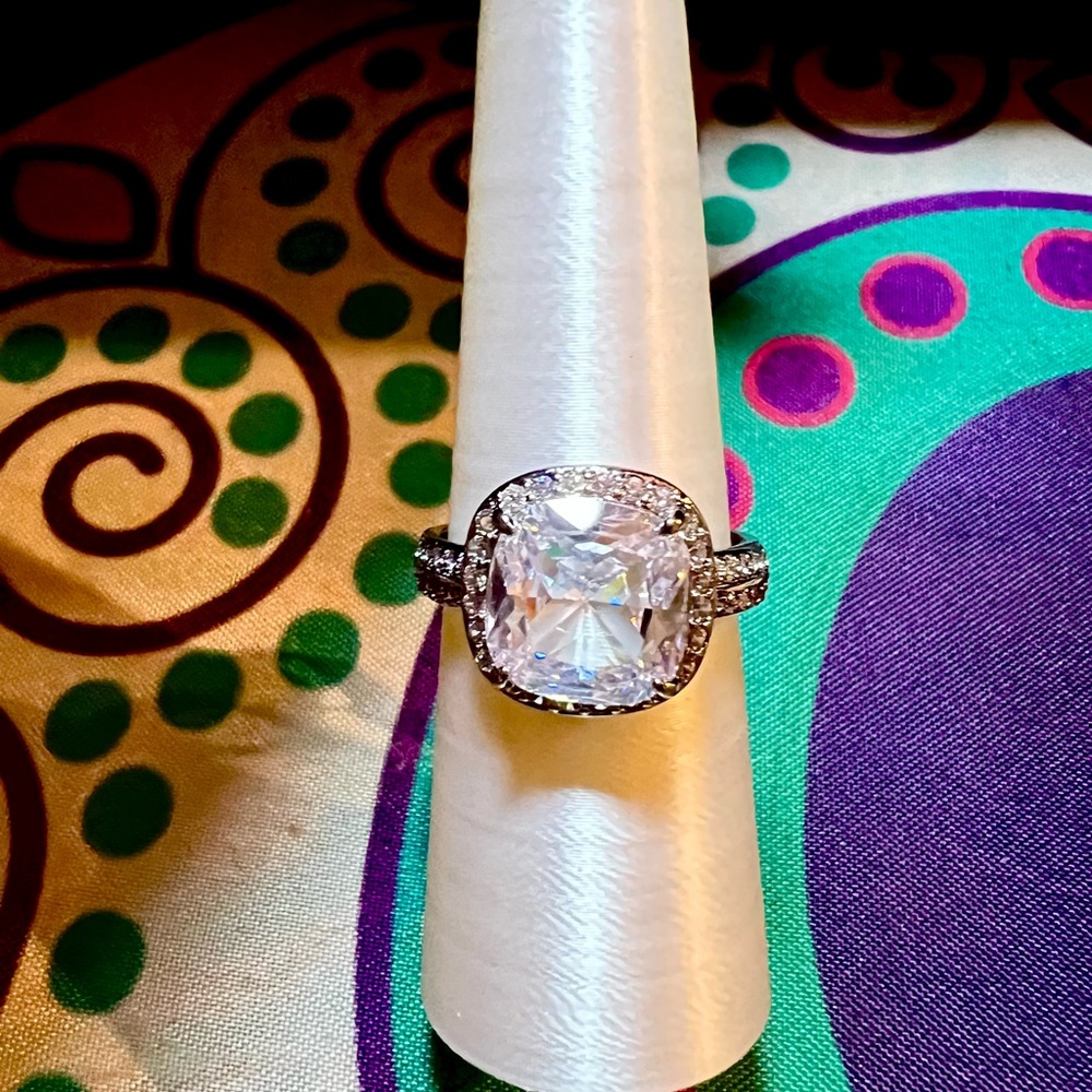 Bomb Party Ring RG39609 Radiant Glow Diamond CZ on Hematite Plating